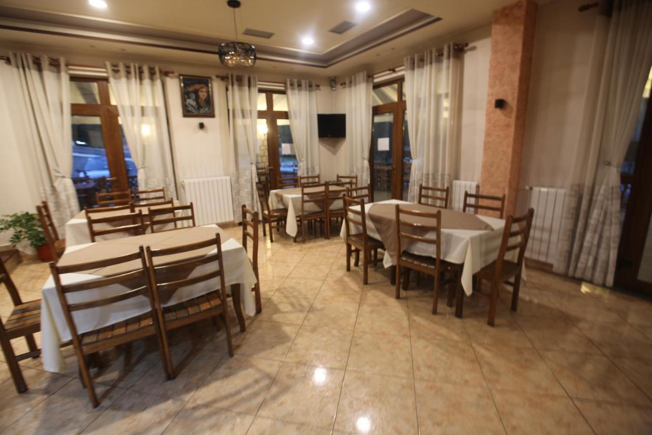 Bujtina Uji I Panjes, Log Cabins Dukat Εξωτερικό φωτογραφία