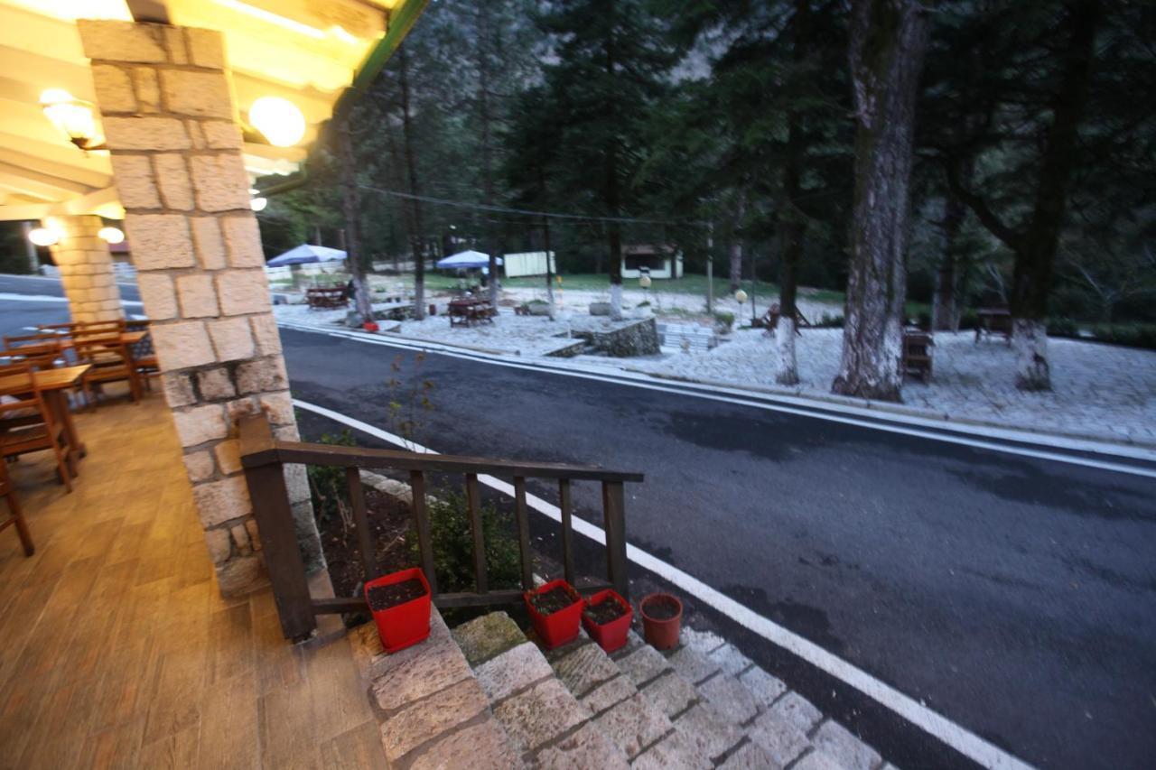 Bujtina Uji I Panjes, Log Cabins Dukat Εξωτερικό φωτογραφία