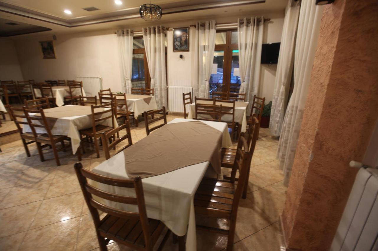 Bujtina Uji I Panjes, Log Cabins Dukat Εξωτερικό φωτογραφία