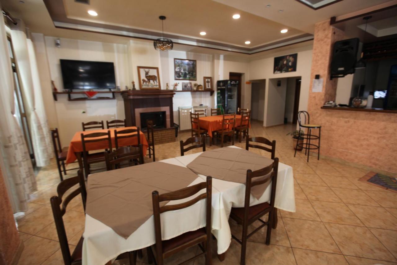Bujtina Uji I Panjes, Log Cabins Dukat Εξωτερικό φωτογραφία