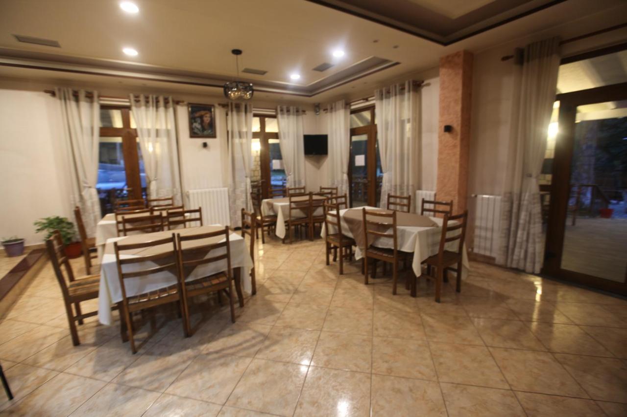 Bujtina Uji I Panjes, Log Cabins Dukat Εξωτερικό φωτογραφία