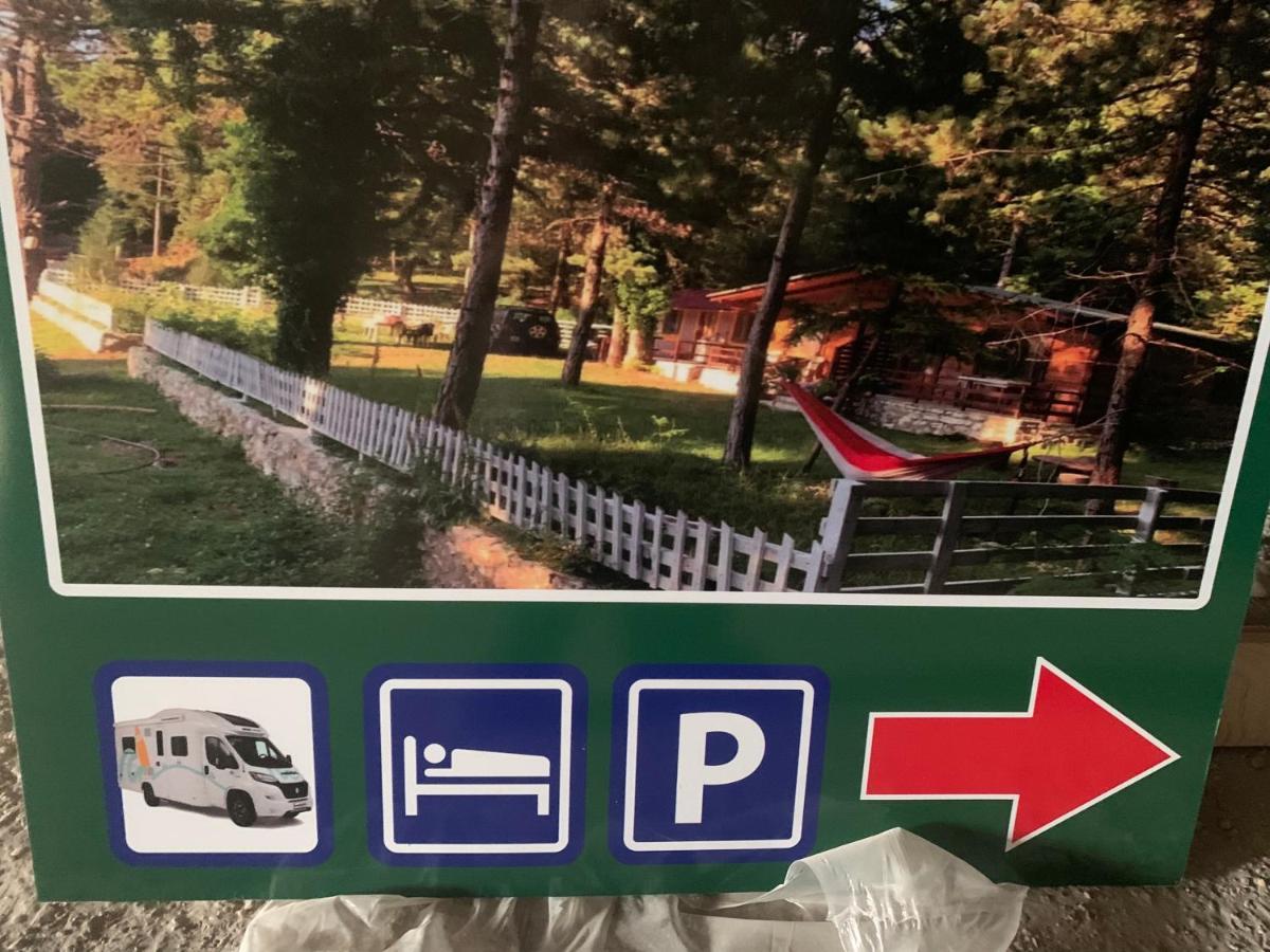 Bujtina Uji I Panjes, Log Cabins Dukat Εξωτερικό φωτογραφία