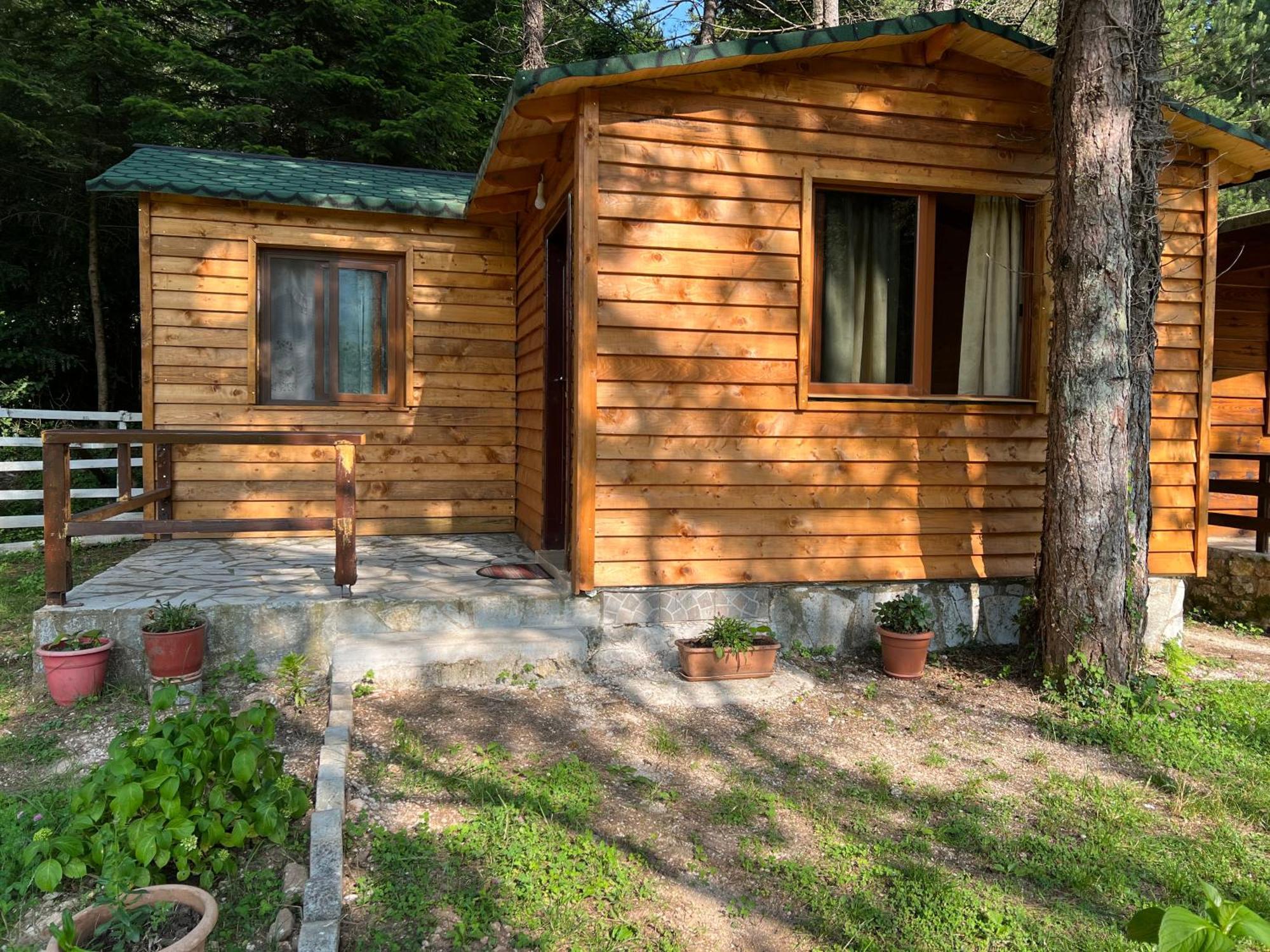 Bujtina Uji I Panjes, Log Cabins Dukat Εξωτερικό φωτογραφία
