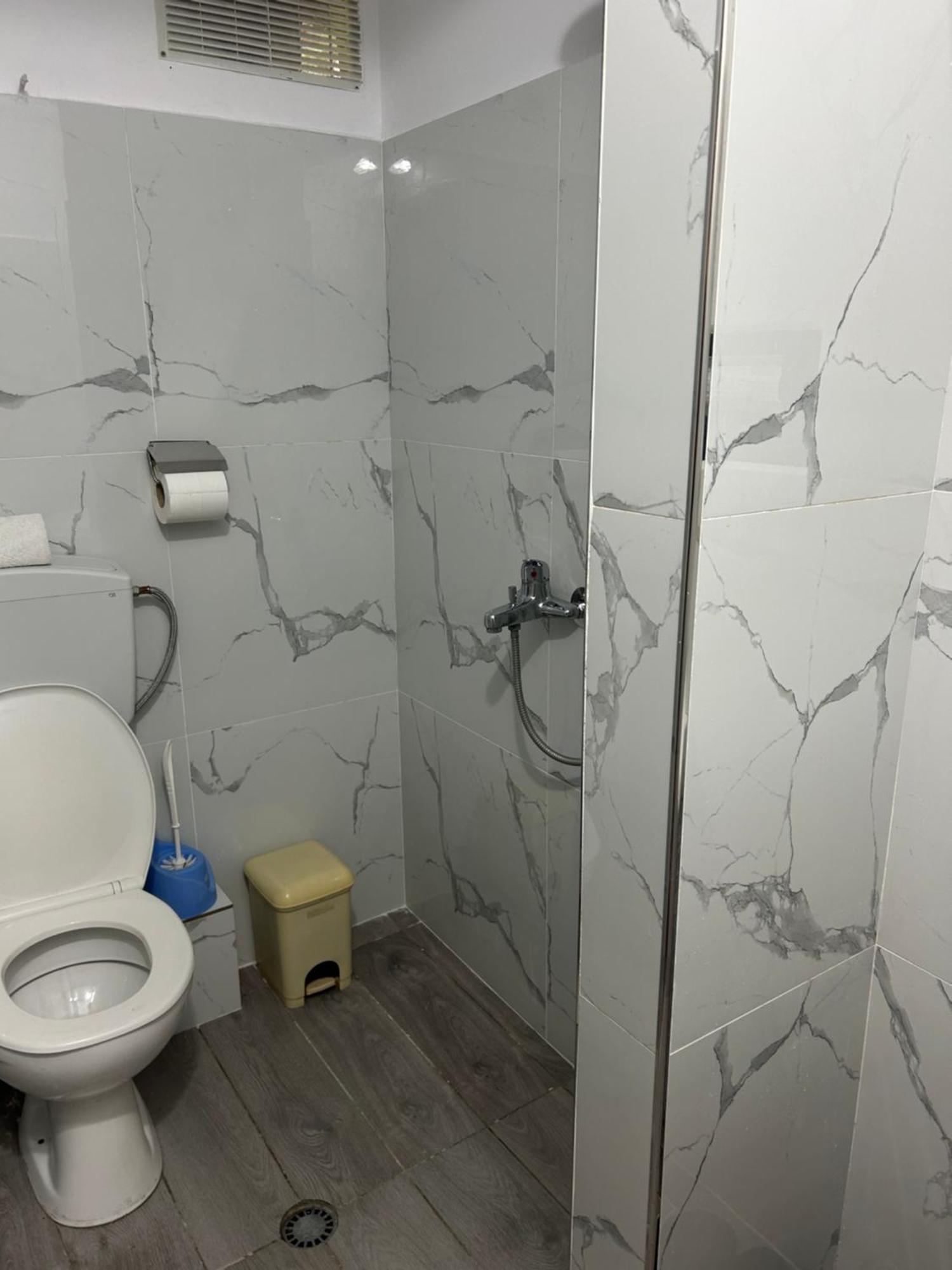 Bujtina Uji I Panjes, Log Cabins Dukat Εξωτερικό φωτογραφία