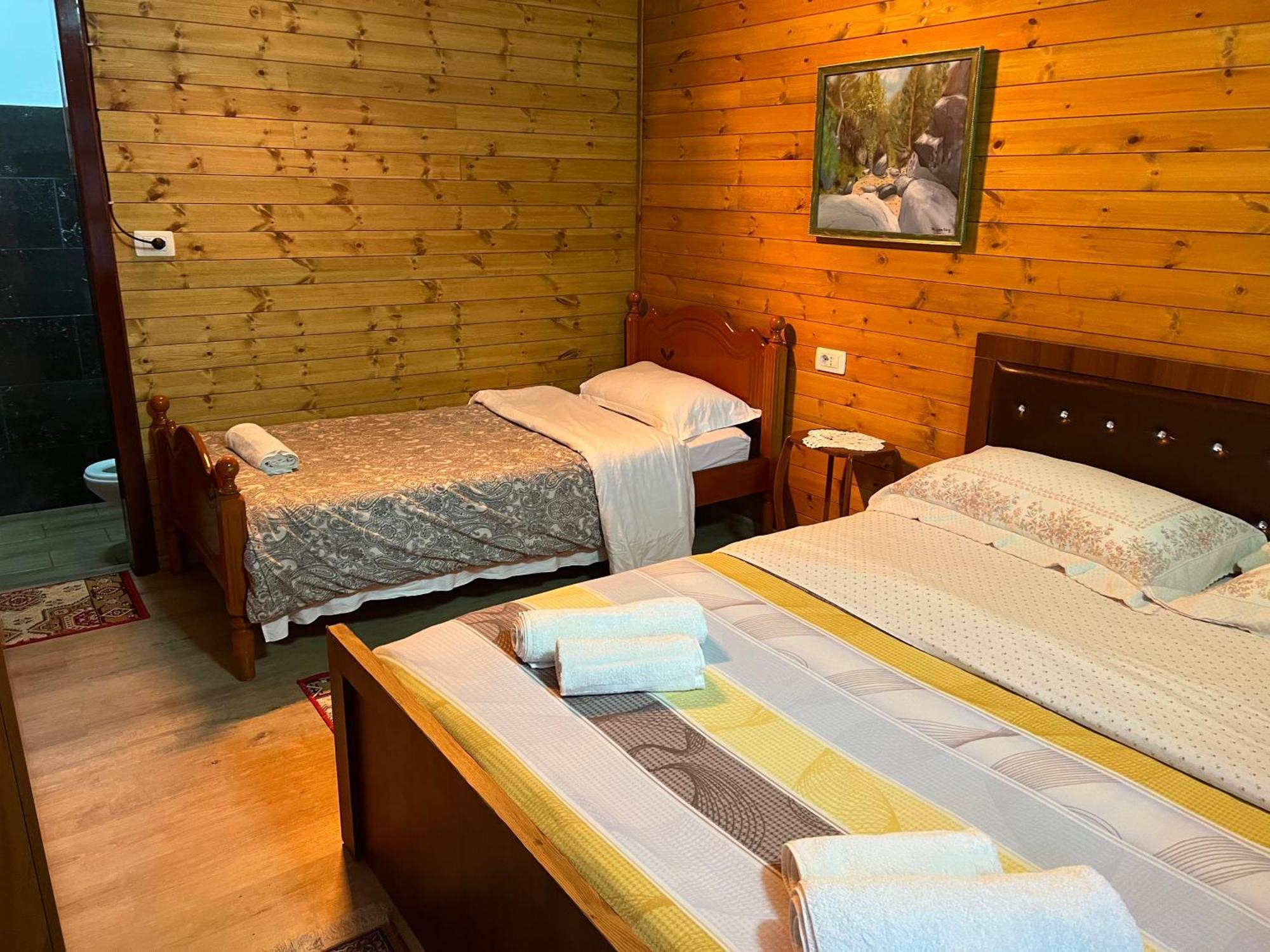 Bujtina Uji I Panjes, Log Cabins Dukat Εξωτερικό φωτογραφία